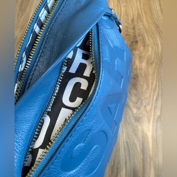 Marc by Marc Jacobs Blue Embossed Leather Shoulder Bag - Picture 3 of 8